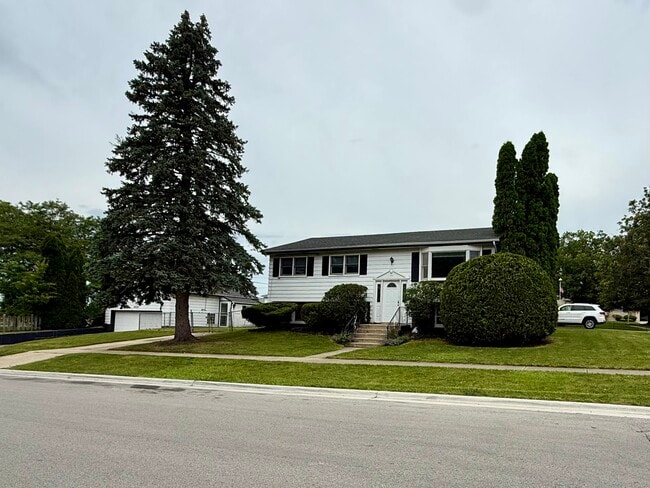 Building Photo - 6620 163rd Pl