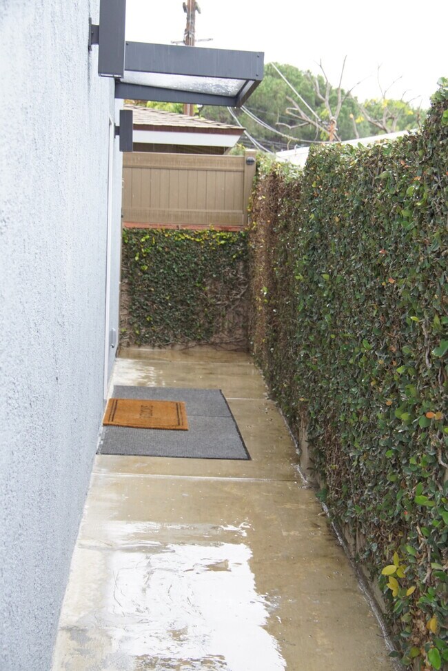 Foto del edificio - 1850 Lees Ave