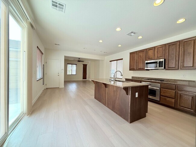Building Photo - Wonderful two-story single-family house