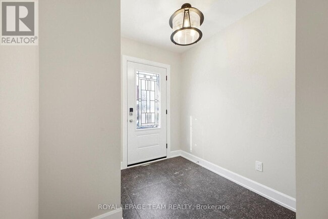 Building Photo - 7 Gwynne Ave