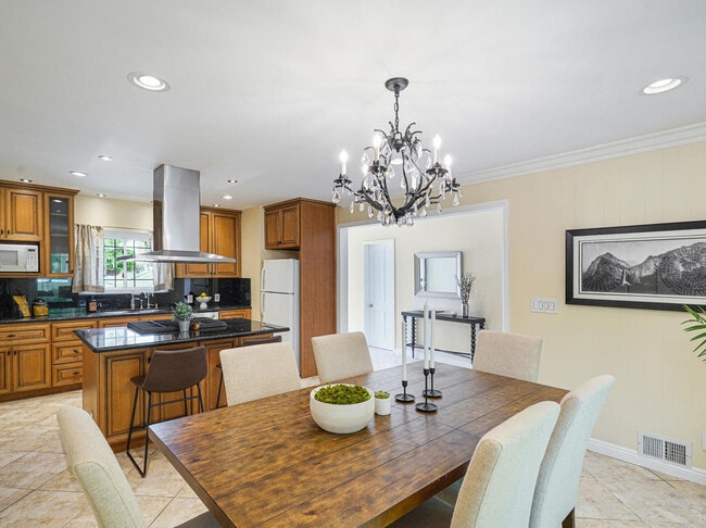 Building Photo - 4236 Ensenada Dr