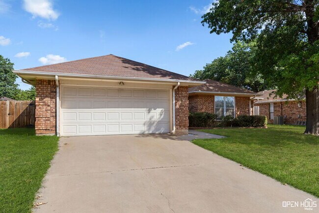 Building Photo - 2720 Shepherds Glen