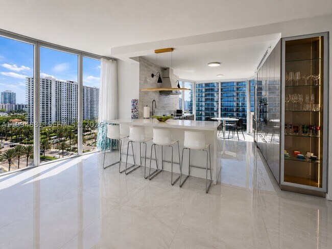 Building Photo - 17555 Collins Ave