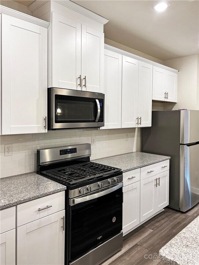 Building Photo - 2127 Belterra Dr