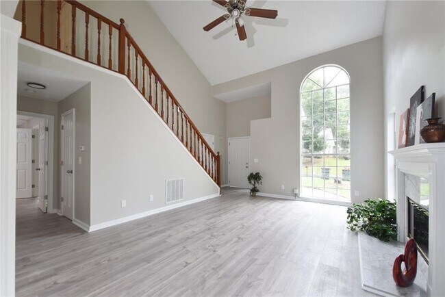 Foto del edificio - 1575 Watercrest Cir