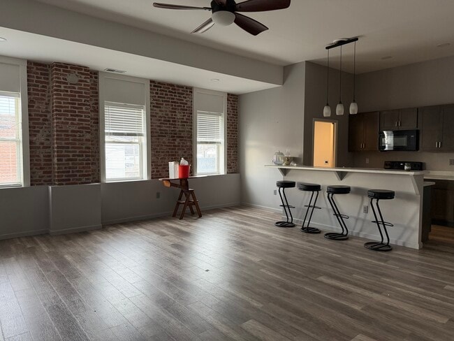 Building Photo - 101 E Saint Louis St