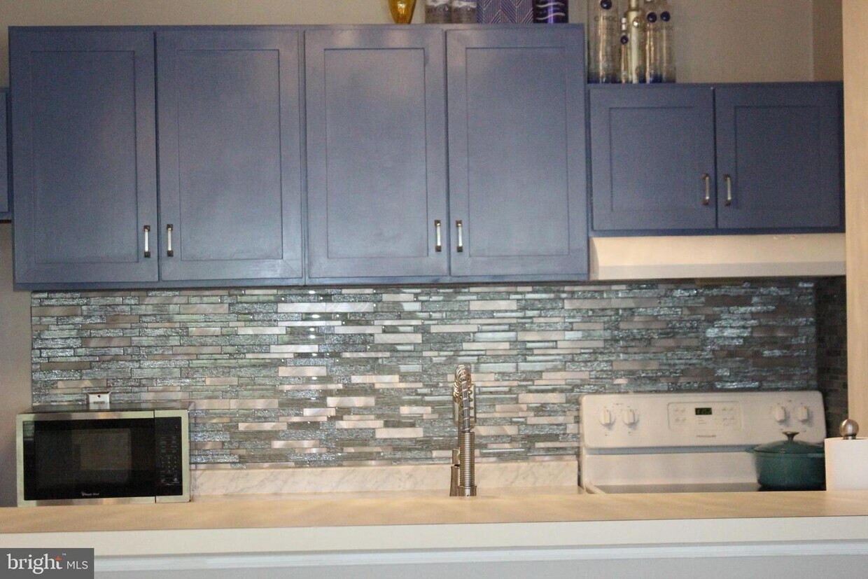 Primary Photo - 304 Juneberry Way