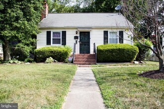 819 Heron Dr