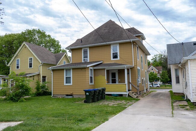 Foto del edificio - 714 Iowa Ave