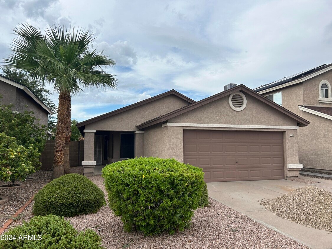 Foto principal - 120 W Mohawk Ln