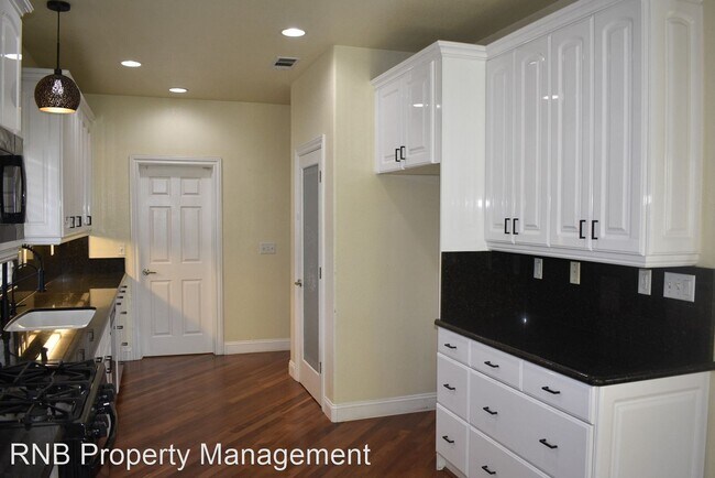 Building Photo - 3 br, 2.5 bath House - 7698 Highland Avenu...