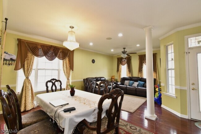 Building Photo - 8 Maxwell Rd