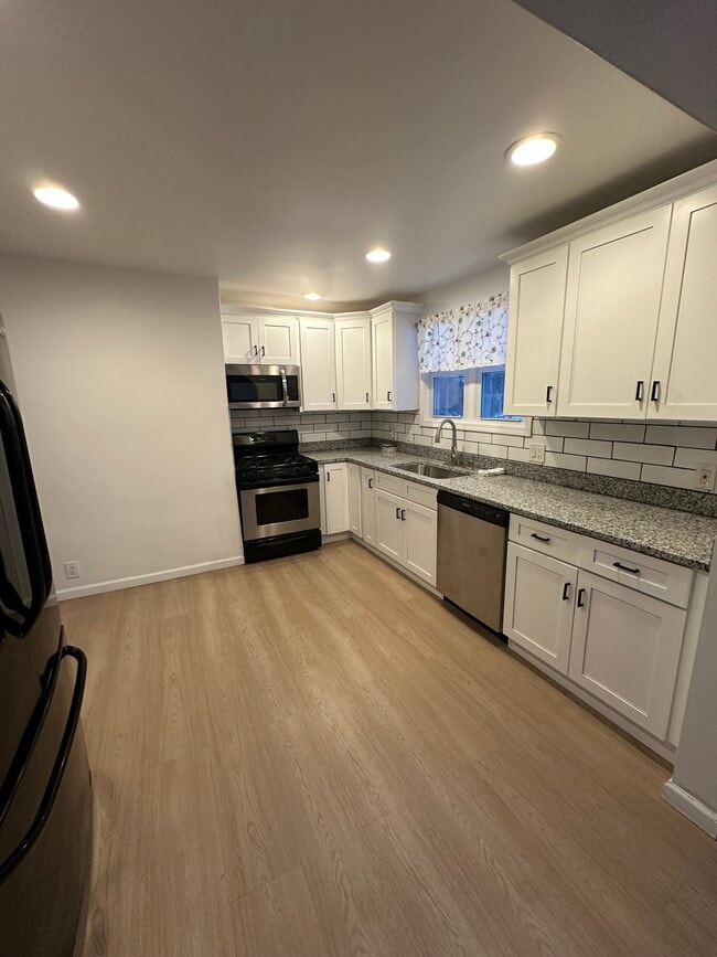 Building Photo - 12 Imperial Dr