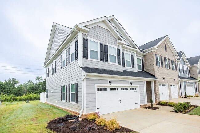 Foto del edificio - Beautiful 3 Bedroom Home on Corner Lot in ...