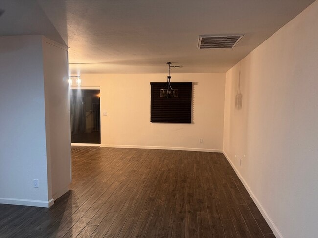 Building Photo - 4623 W Keim Dr