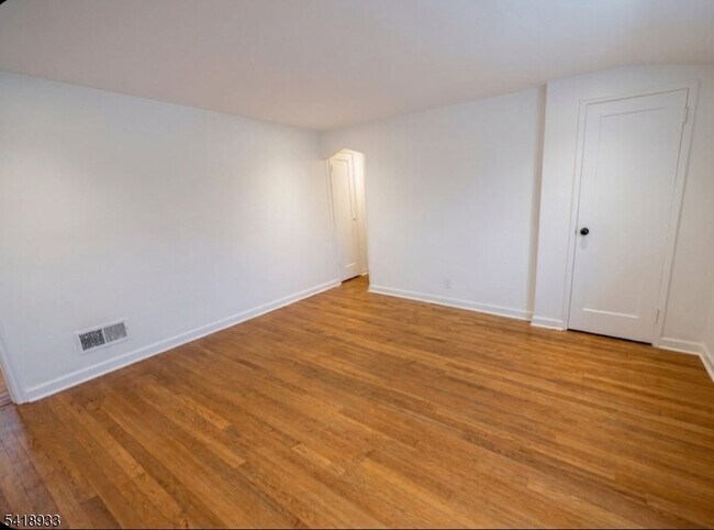 Foto del edificio - 44 Ekings Ave