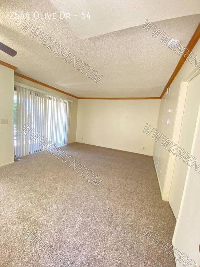 Building Photo - 2554 Olive Dr