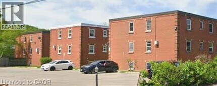 Building Photo - 7 Applewood Ave