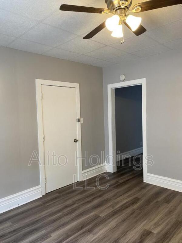 Building Photo - 124 N Madison St