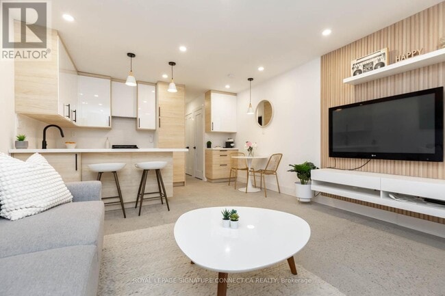 Building Photo - 55 Dearbourne Ave