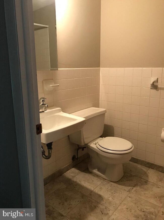 Foto del edificio - 311 E 4th St