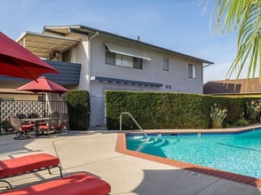 Building Photo - 5560 1/2 Sultana Ave