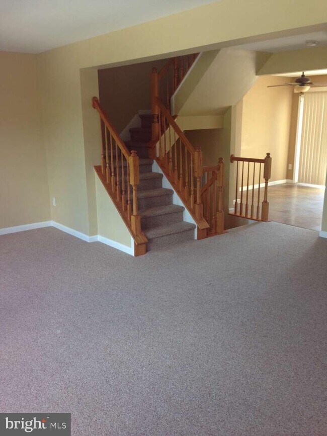 Building Photo - 255 Windsor Ct