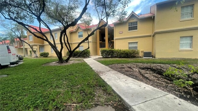 Foto del edificio - 18326 NW 68th Ave