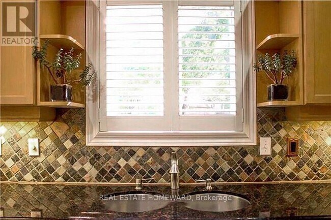 Building Photo - 13 Fawn Crescent