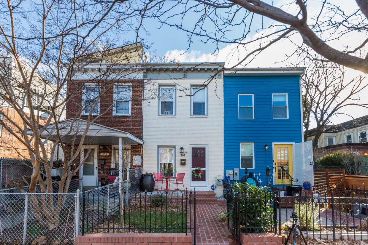 Primary Photo - 608 S St NW