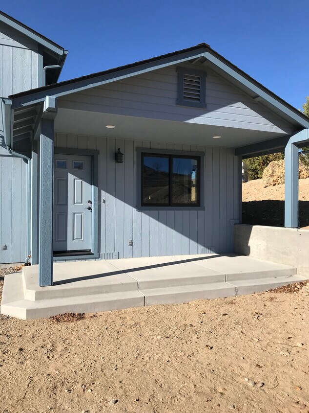 Home - 15 Hilltop Dr
