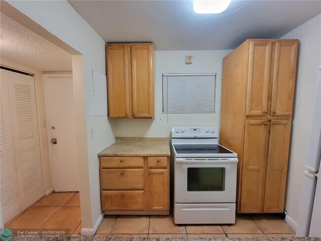 Foto del edificio - 3600 NW 21st St