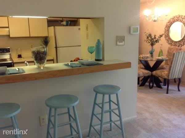 Building Photo - 710 Snowberry Ct