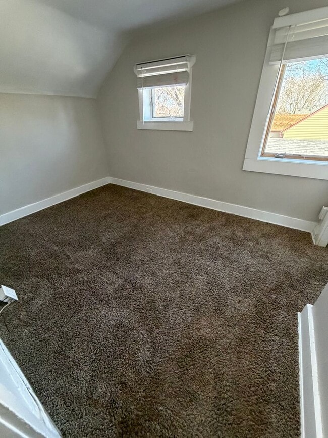 Building Photo - Charming 3-bed, 2-bath Single Family Home!