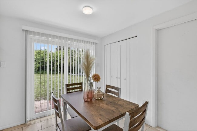 Foto del edificio - 1057 Tropical Ave NW