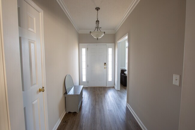 Foto del edificio - 1324 Bunker Ridge Ln