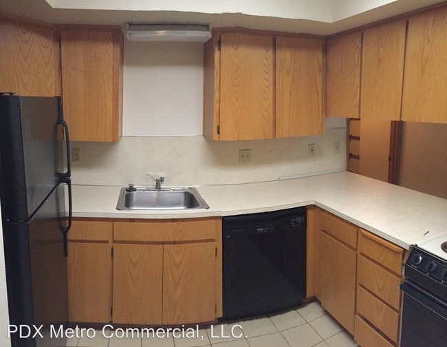Building Photo - 9700-9718-9718 SW North Dakota St