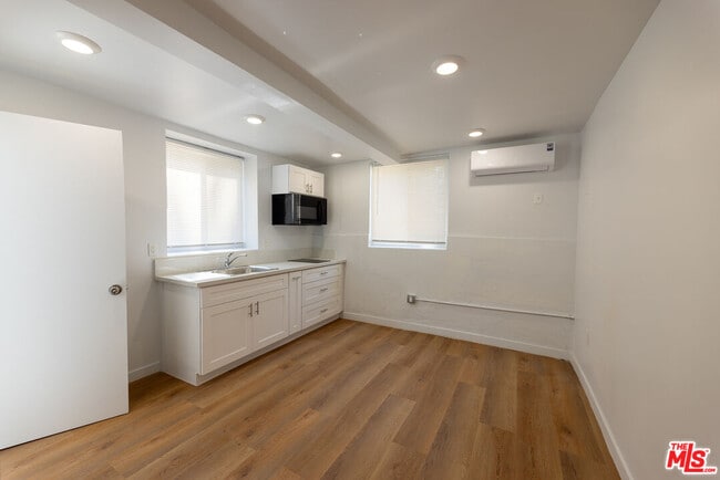 Building Photo - 1420 Alvarado Terrace