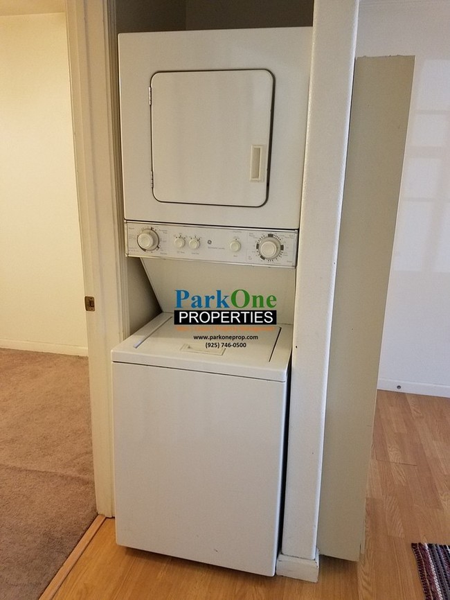 Building Photo - Ground Floor Unit With In-Unit Laundry