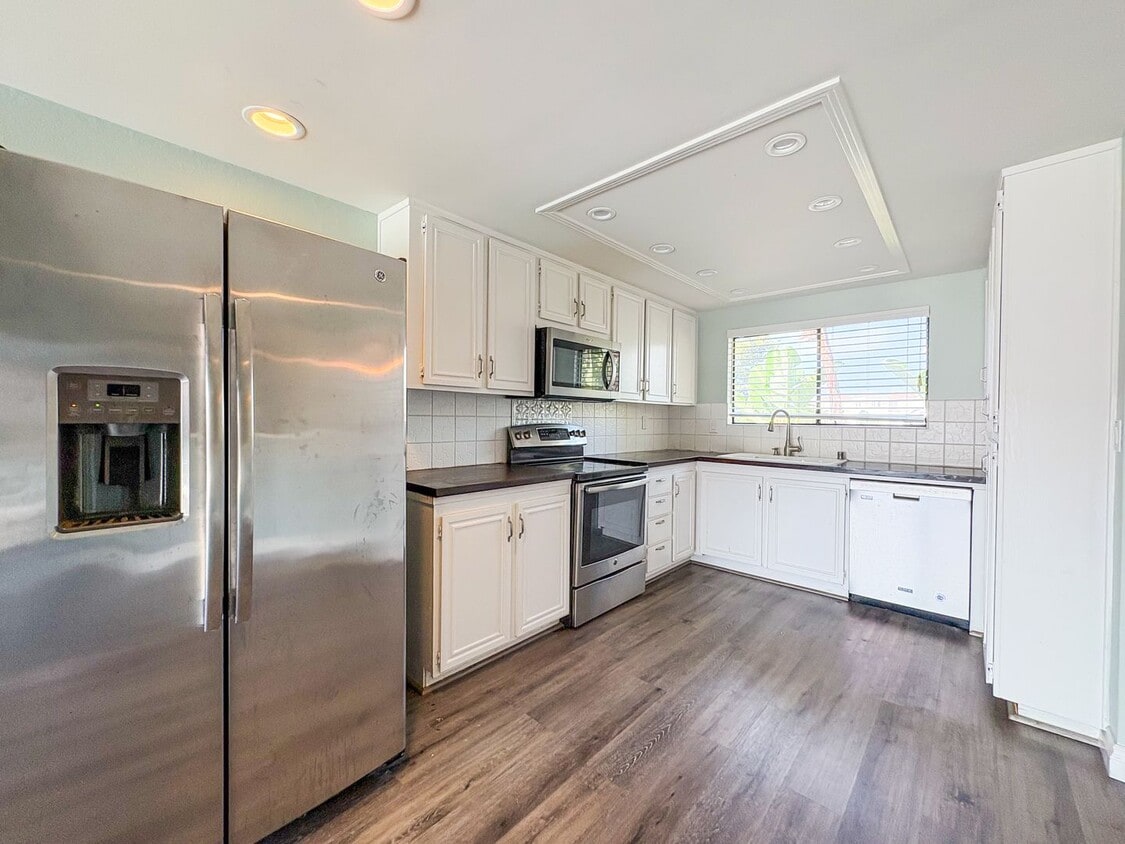 Primary Photo - Great 1B/1.5BA + Den in Carlsbad!