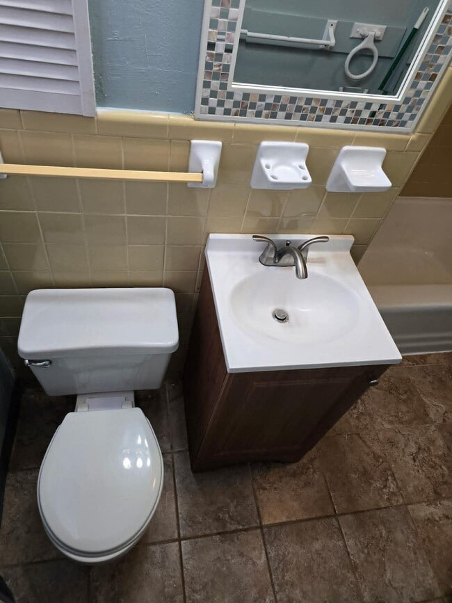 Foto del edificio - 1702 Wakefield Dr NE