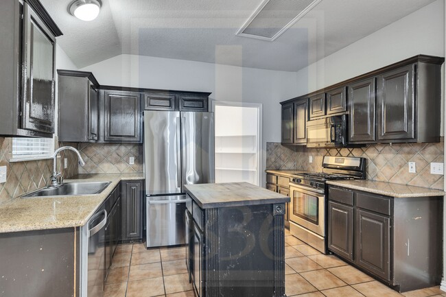 Building Photo - 1500 Gardena Canyon Dr