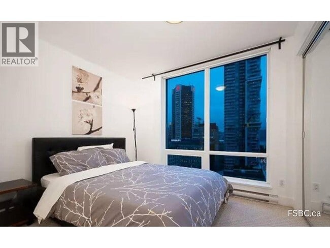 Building Photo - 535 Smithe St