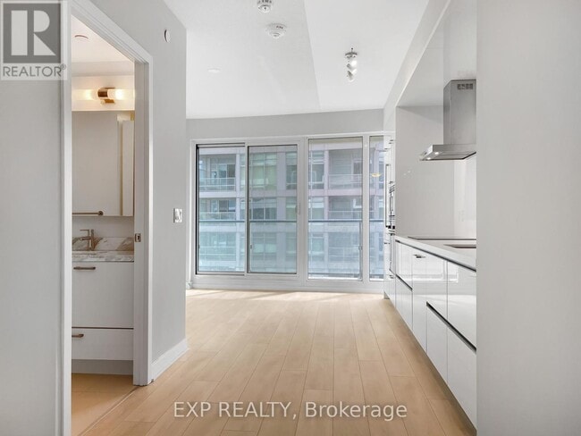 Building Photo - 2221 Yonge St