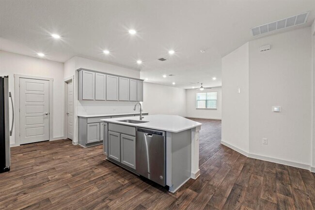 Foto del edificio - 3024 Louris Ln