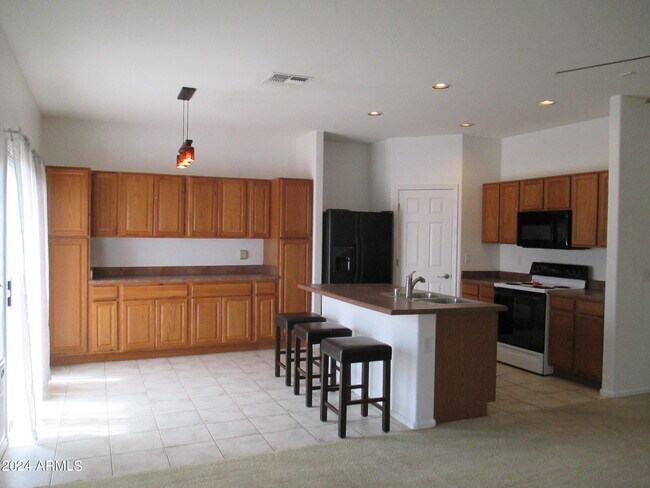 Building Photo - 2633 E Riviera Dr