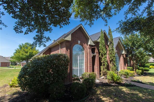 Building Photo - 3015 Oak Dr