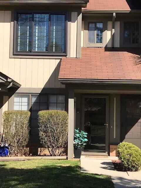 Primary Photo - 1556 Meadowside Dr