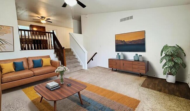 Building Photo - 3 bedroom Duplex with unique floor plan fo...