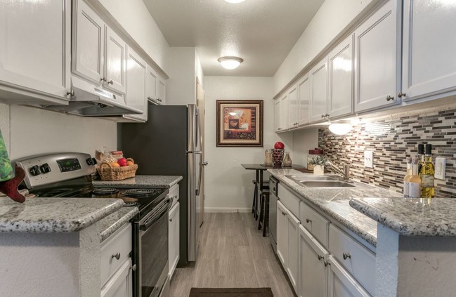 Building Photo - Diamond Hill at Westheimer